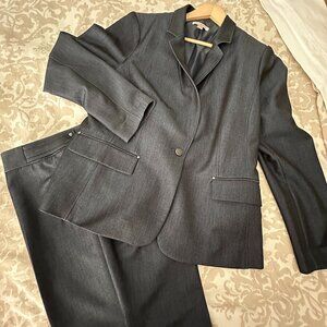 Womens Pant Suit, Size 16.